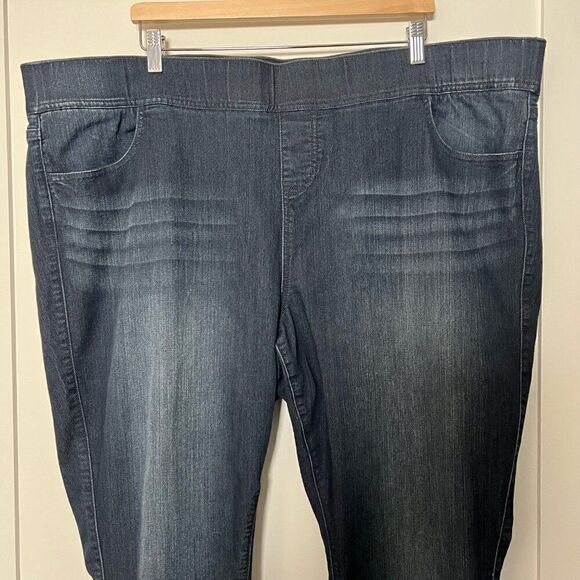 Torrid Womens Jeans Plus Size 4 Blue Medium Wash Denim Crop Lean Pull On Pockets - Picture 2 of 12